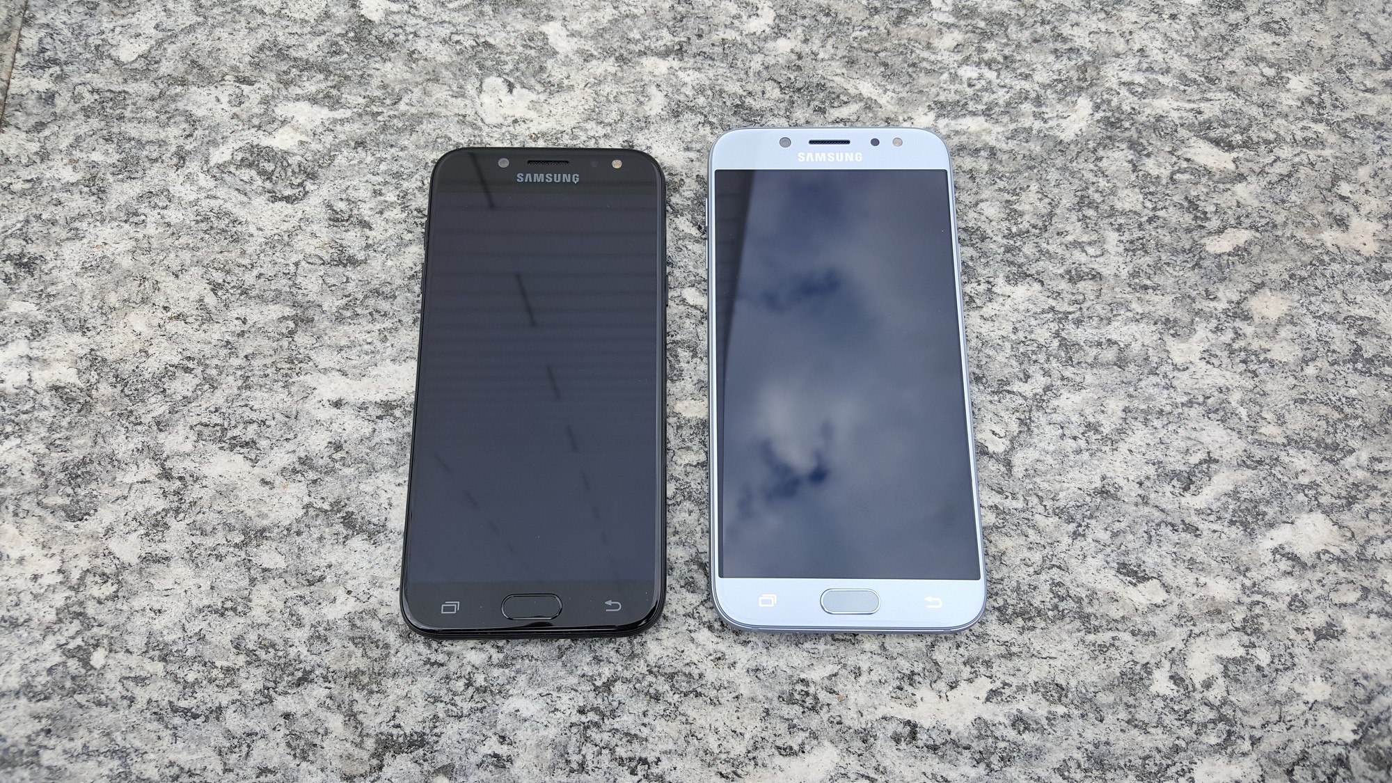 Samsung Galaxy J7 2017 RECENZIA Samsung Galaxy J7 2017 verzus Galaxy J5 2017