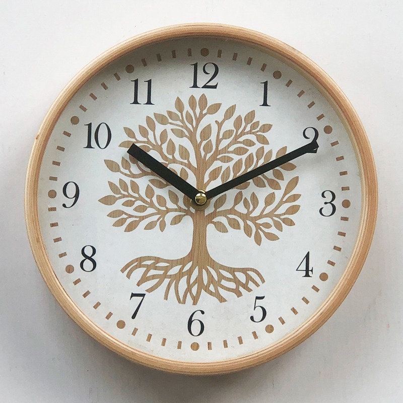 Nástenné hodiny drevené, priemer 22 cm