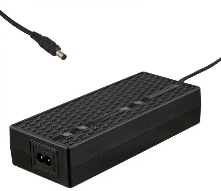 Akyga napájací zdroj IEC C8 / DC 5,5 × 2,1 mm, 84 W – 1 m