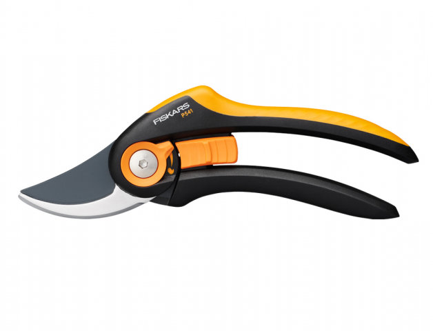 Fiskars Nožnice záhradné Plus™ Smartfit™ dvojčepeľové P541