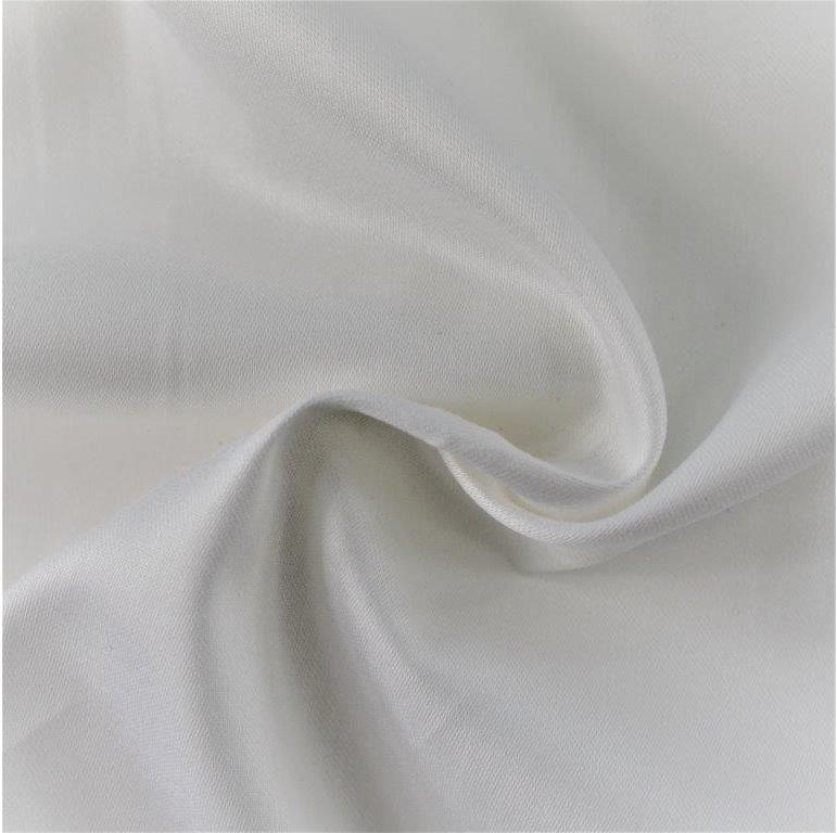 Brotex Biele saténové prestieradlo 140 × 230 plachta bez gumy