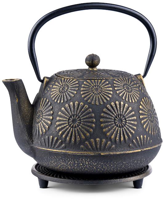 Čajová záhrada – Japonská liatinová kanvica Manami zlatá 1 200 ml s podložkou