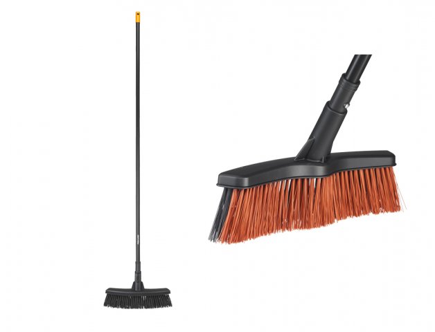 FISKARS Metla univerzálna záhradná Solid M, šírka 38 cm, dĺžka 162 cm 1025921