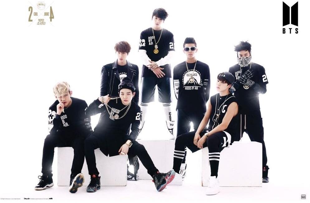BTS – Black And White – plagát