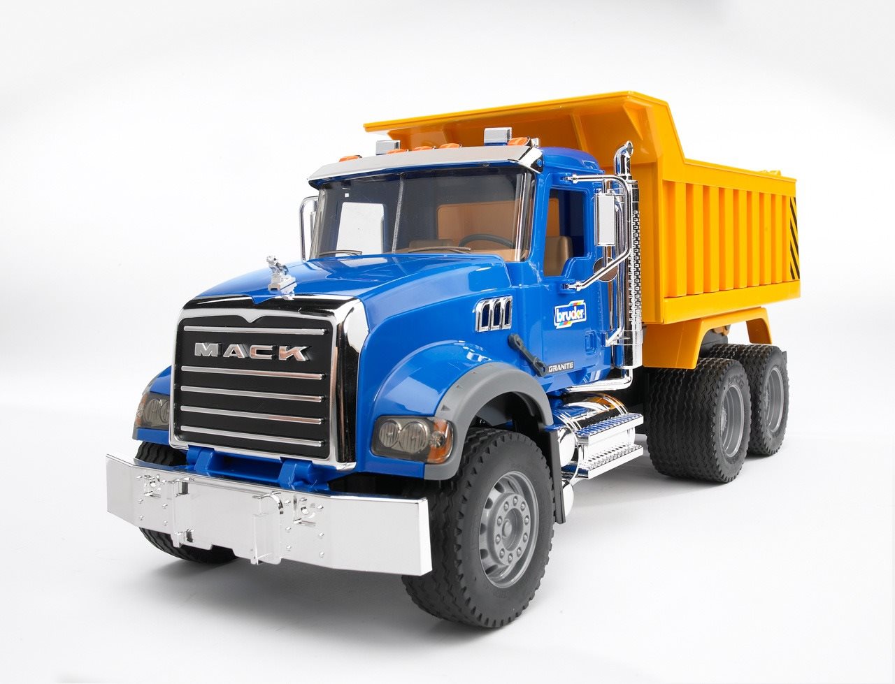 Bruder Konštrukčné vozidlá – MACK Granite, nákladné auto