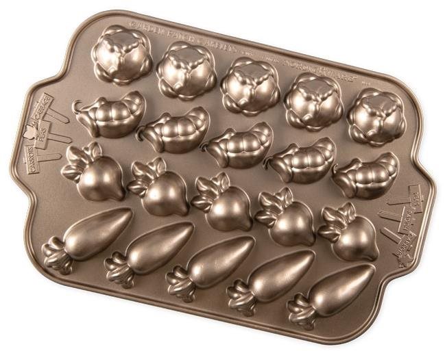 NORDIC WARE Kovový plát 20 formičiek záhradnej zeleniny