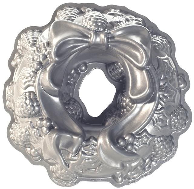 NORDIC WARE Forma na bábovku v tvare sviatočného venca strieborná