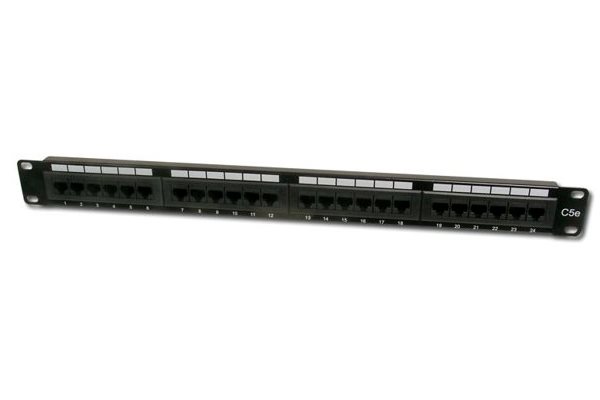 Datacom, 24× RJ45, priamy, CAT5E, UTP, čierny, 1U