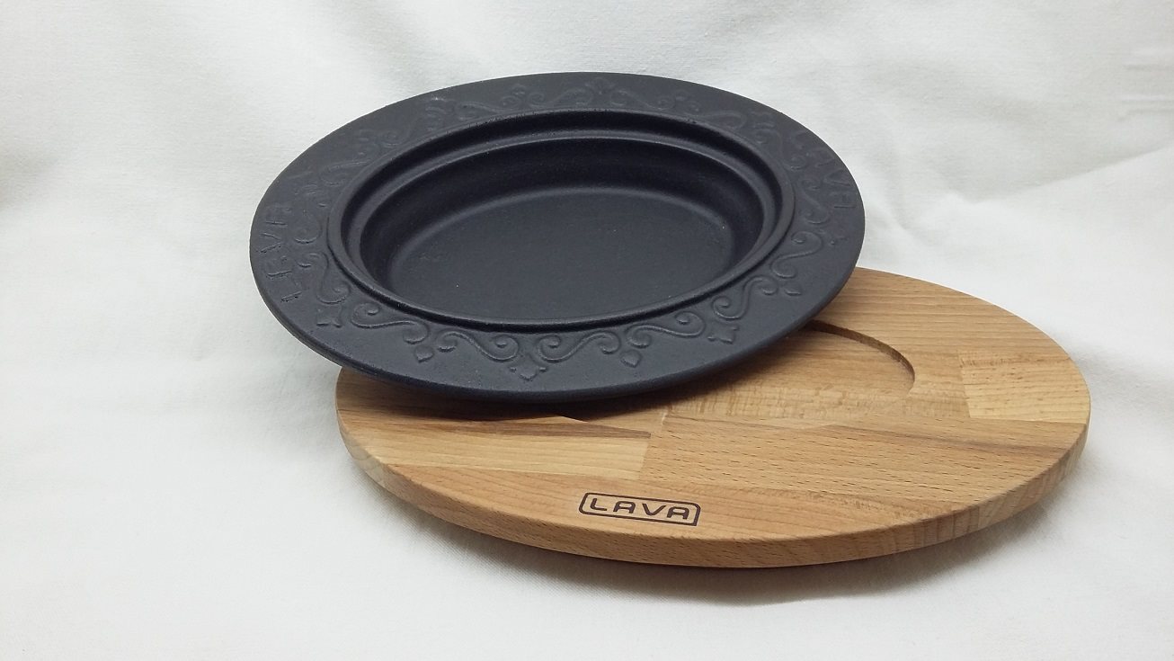 LAVA METAL Liatinová ozdobná misa oválna 21 × 16 cm s dreveným podstavcom