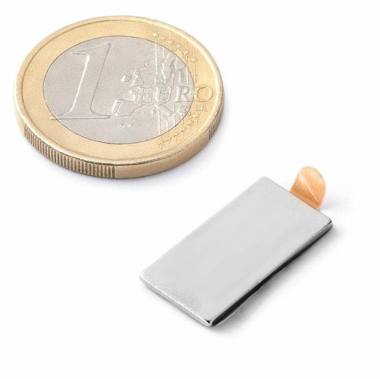 SOLLAU neodymový silný hranol (samolepiaci 20 × 10 × 1 mm – balenie 10 ks