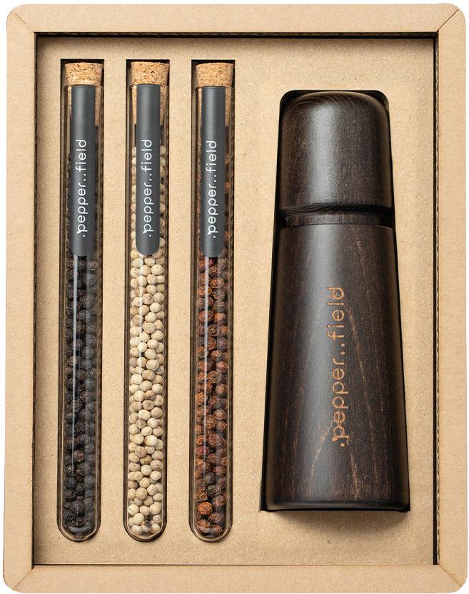 .pepper..field Čierny drevený mlynček so súpravou skúmaviek s Kampotským korením 3× 10 g