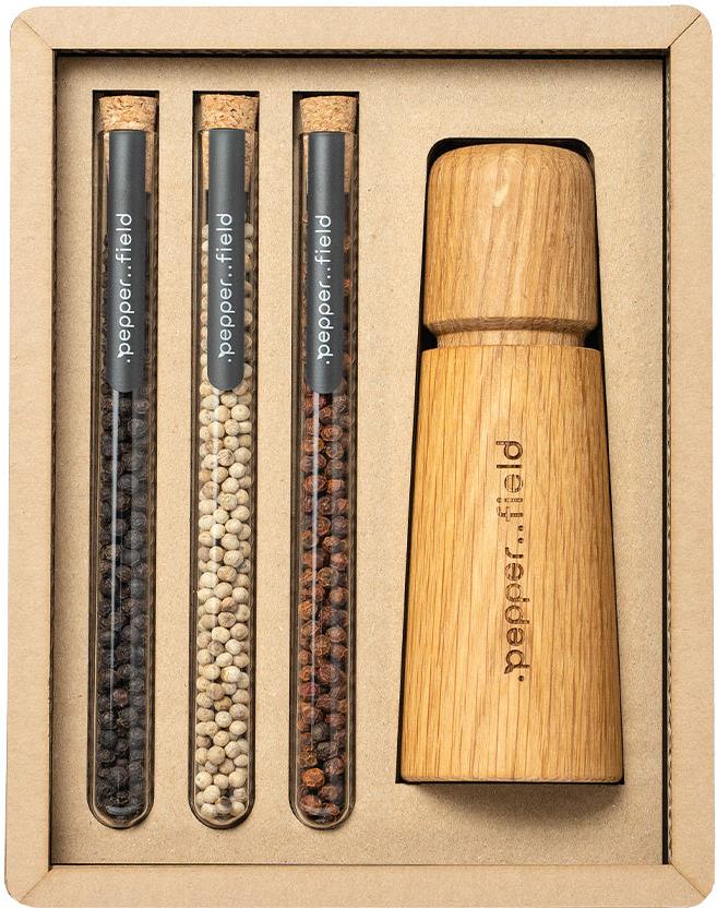 .pepper..field Prírodný drevený mlynček so súpravou skúmaviek s Kampotským korením 3× 10 g